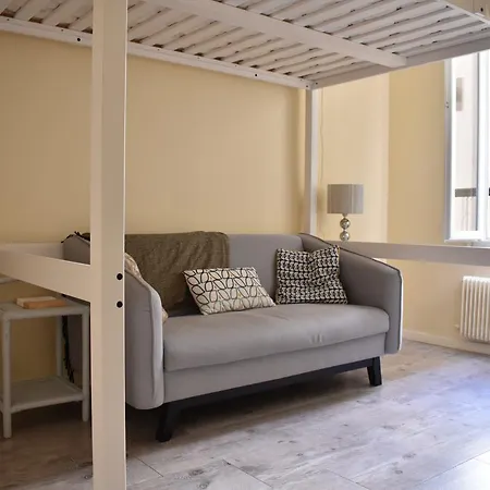 Apartman Renovated Studio In *