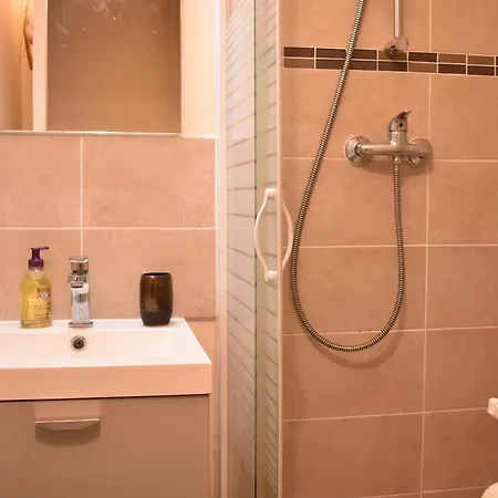 Apartman Renovated Studio In